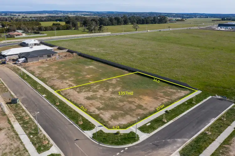 4 (Lot 35) Dumenils Way, Delacombe VIC 3356