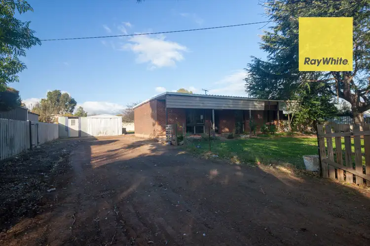 96 Hammer Street, Howlong NSW 2643