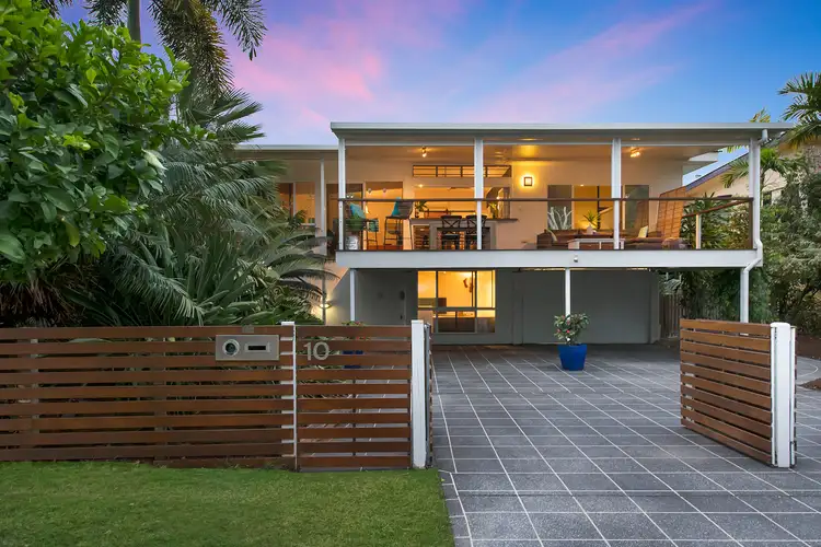 10 Palm Street, Rowes Bay QLD 4810