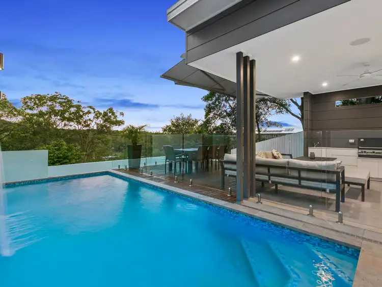 31 Kneale Street, Holland Park West QLD 4121