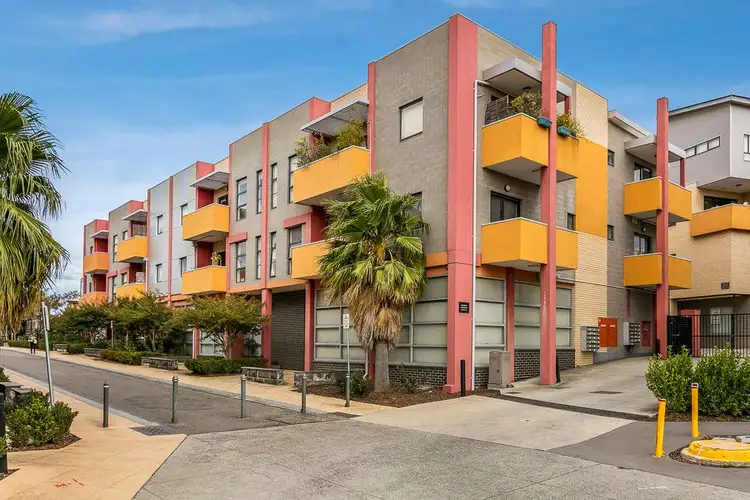 13/3 Wardens Walk, Coburg VIC 3058