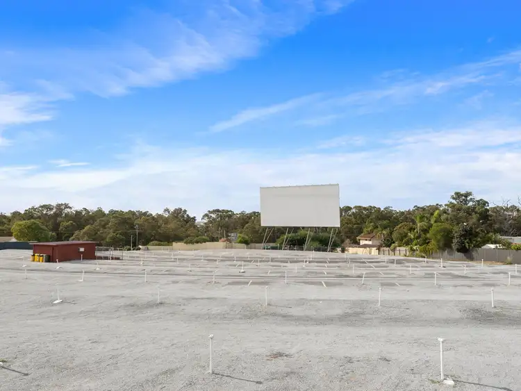 Second view of Homely house listing, 21 Calbourne Way, Kingsley WA 6026