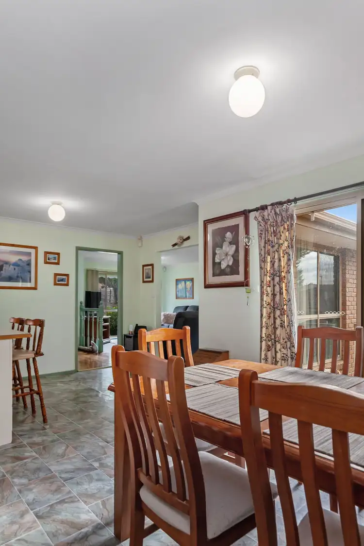 Fifth view of Homely house listing, 15 Chinnock Court, Craigieburn VIC 3064