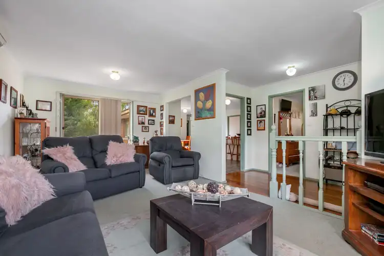 Sixth view of Homely house listing, 15 Chinnock Court, Craigieburn VIC 3064