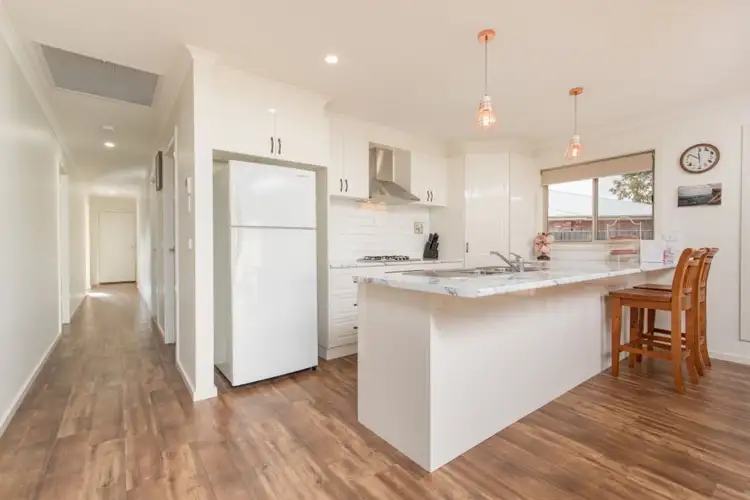 Second view of Homely house listing, 7 Ella-Mae Court, Red Cliffs VIC 3496
