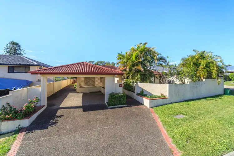 81 Lambros Drive, Benowa QLD 4217