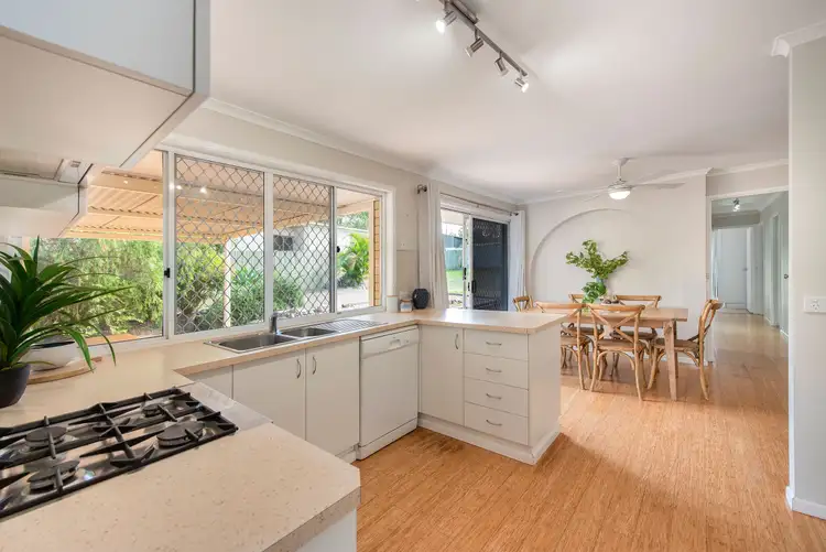 11 Owens Crescent, Regents Park QLD 4118