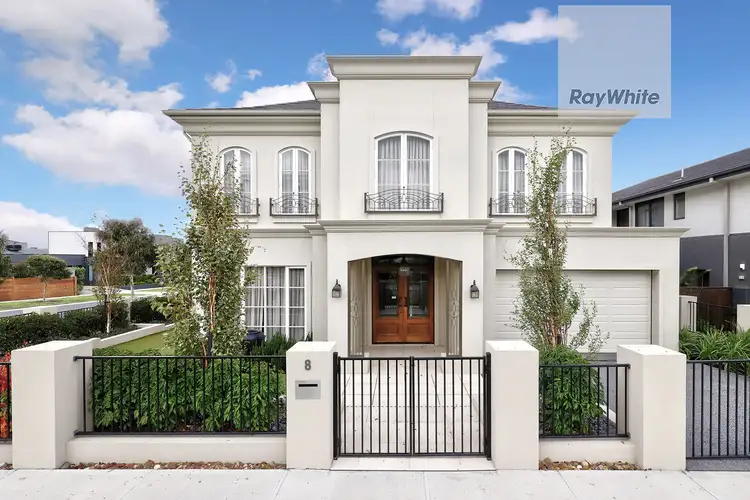 8 Dellamore Boulevard