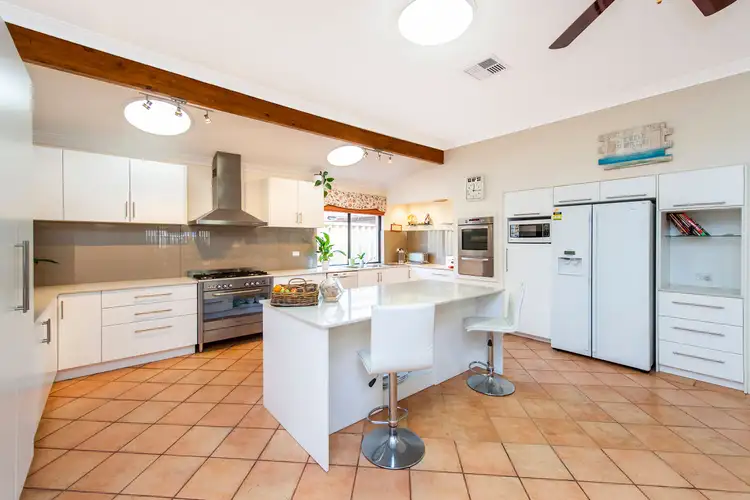 8 Rochefort Retreat, Port Kennedy WA 6172