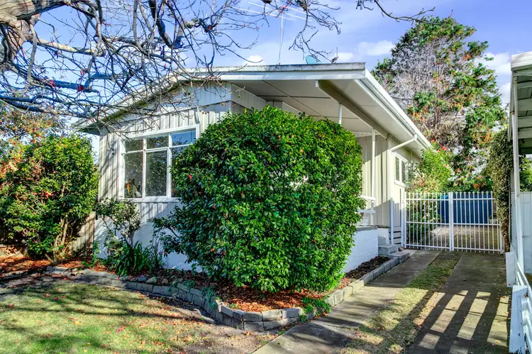 100 Ninth Avenue, Rosebud VIC 3939