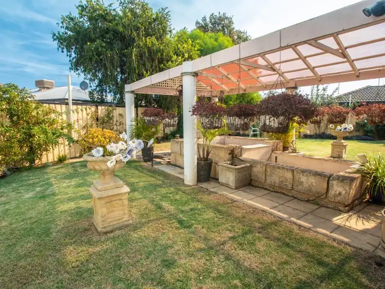 14 Coomer Elbow, South Guildford WA 6055