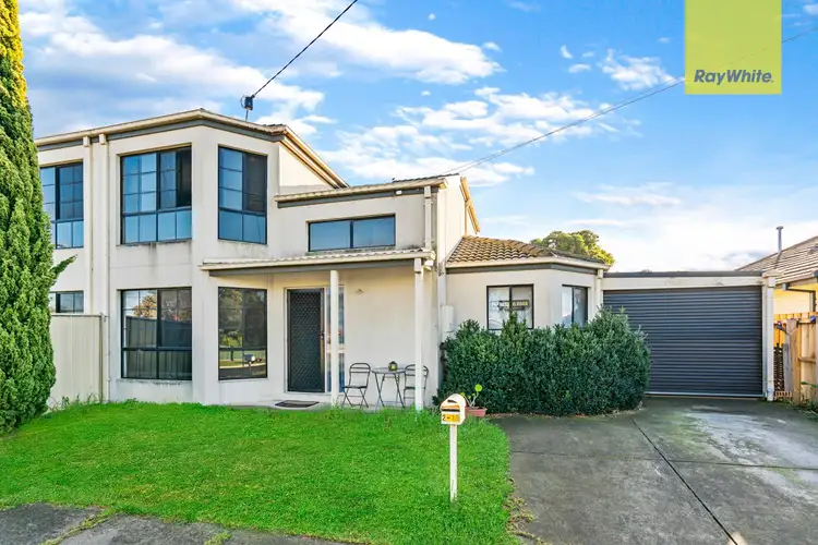 2/18 Dominic Parade, Melton VIC 3337