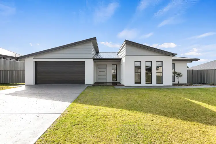 4 Coolum Close, Worrolong SA 5291
