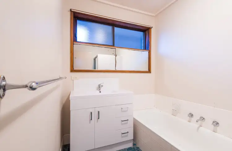 Fourth view of Homely house listing, 1/1 Mijuda Court, Kennington VIC 3550