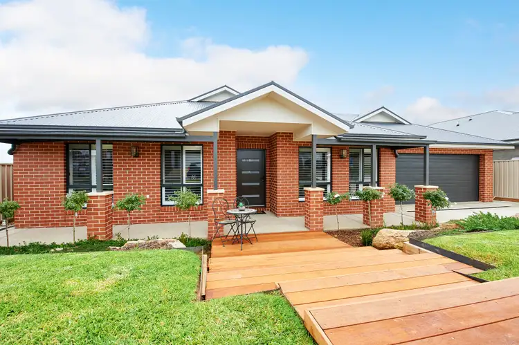 44 Paradise Drive, Gobbagombalin NSW 2650