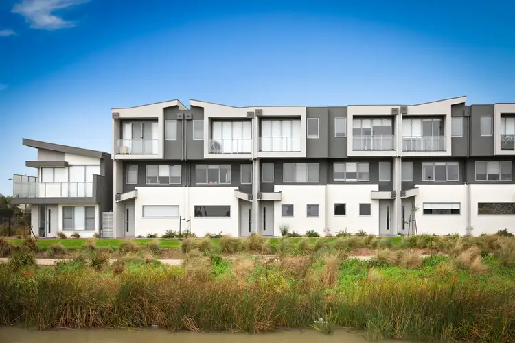 27/120 Cardinia Road, Officer VIC 3809