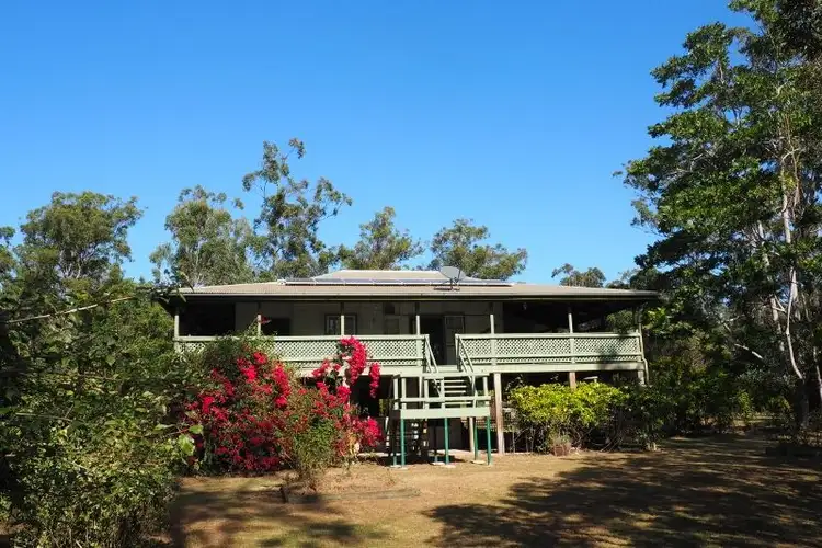 205 Petersen Road, Owanyilla QLD 4650
