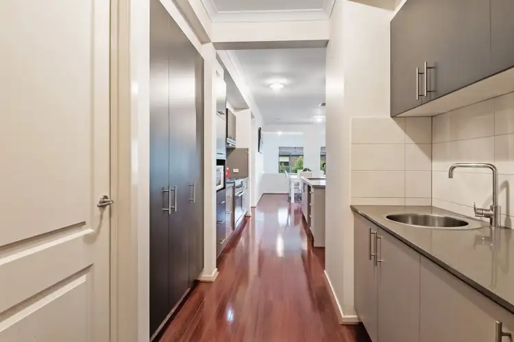 Fifth view of Homely house listing, 10 Kinkora Crescent, South Morang VIC 3752