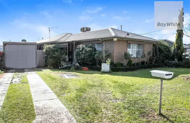 11 Grantley Drive, Gladstone Park VIC 3043