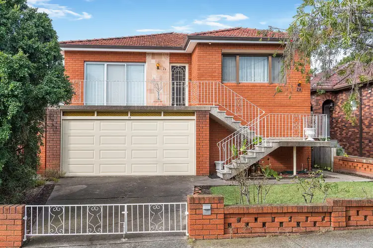 2a Collingwood Avenue, Earlwood NSW 2206