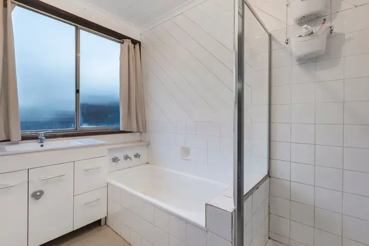 Fifth view of Homely house listing, 1 Digby Court, Frankston VIC 3199