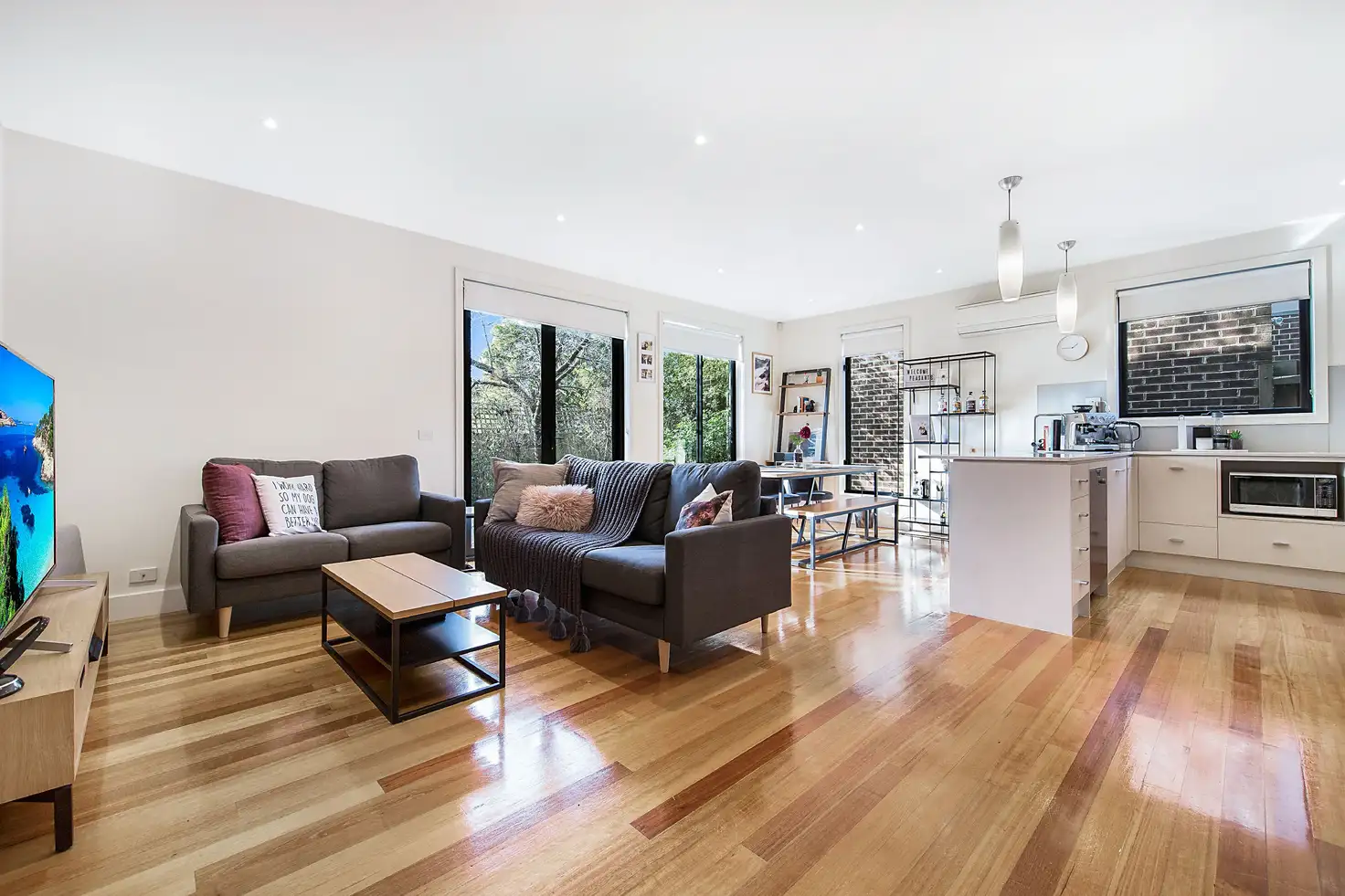 Main view of Homely townhouse listing, 2/401 Highbury Road, Burwood VIC 3125