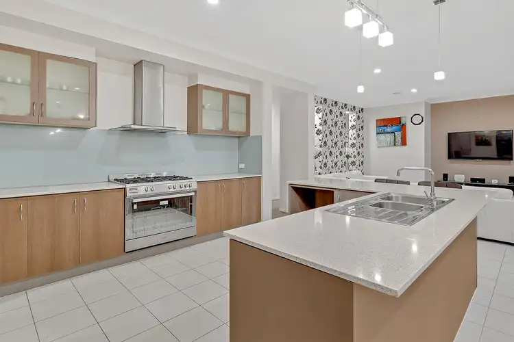 Sixth view of Homely house listing, 8 Millstream Pass, Craigieburn VIC 3064