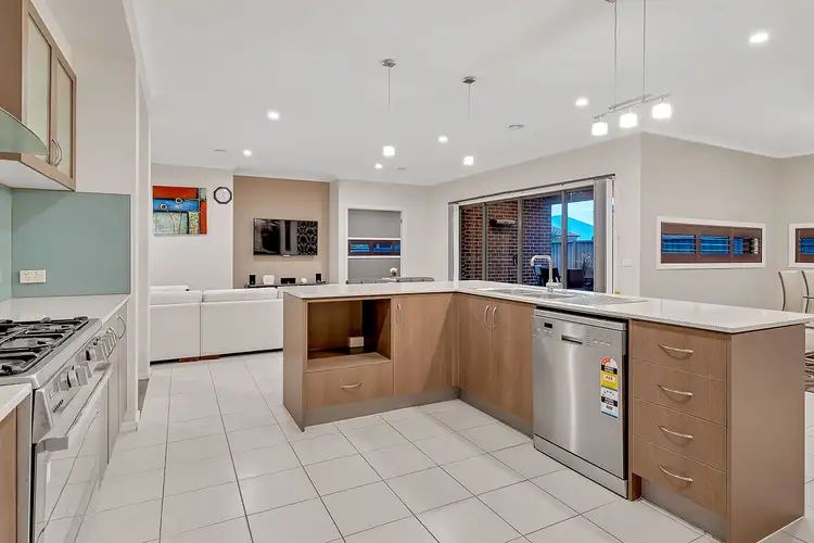 Seventh view of Homely house listing, 8 Millstream Pass, Craigieburn VIC 3064