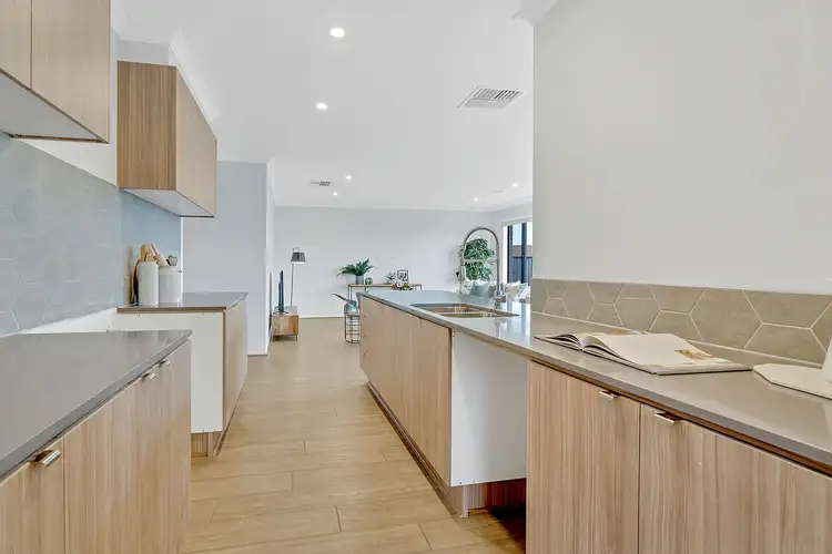 Fourth view of Homely house listing, 8 Nesting Vista, Craigieburn VIC 3064