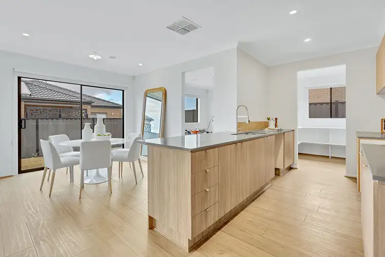 Fifth view of Homely house listing, 8 Nesting Vista, Craigieburn VIC 3064