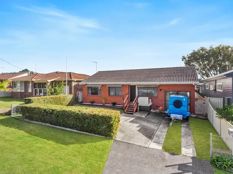 19 Dampier Boulevard, Killarney Vale NSW 2261