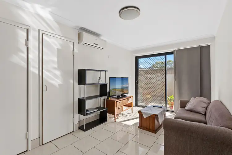 Unit 2/1-3 Uniplaza Court, Kearneys Spring QLD 4350