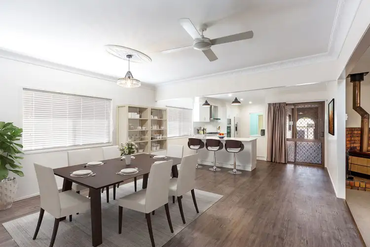 8 Kensington Drive, Withcott QLD 4352