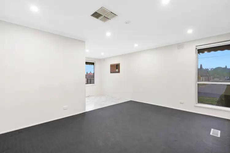 Sixth view of Homely house listing, 8 Kingston Close, Thomastown VIC 3074