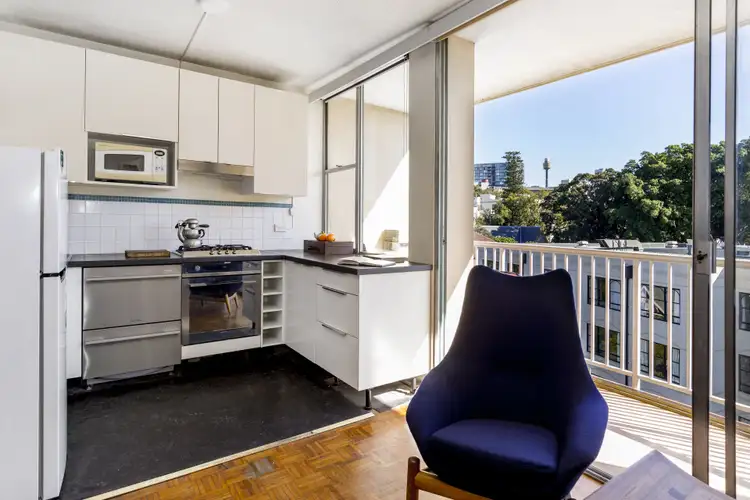 Third view of Homely studio listing, 804/76 Roslyn Gardens, Elizabeth Bay NSW 2011