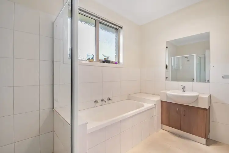 Sixth view of Homely unit listing, 2/32 St Vigeons Road, Reservoir VIC 3073