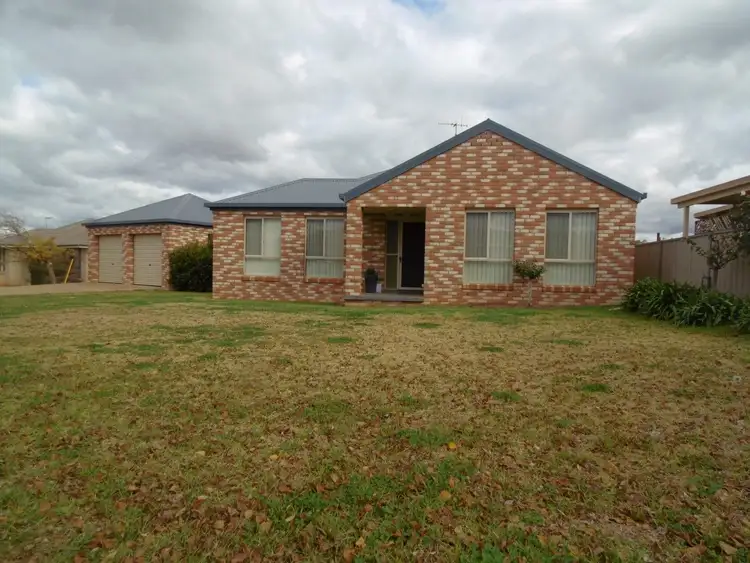 12 Noonan Street, Parkes NSW 2870