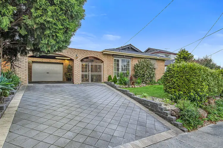 16 Watsons Road, Glen Waverley VIC 3150
