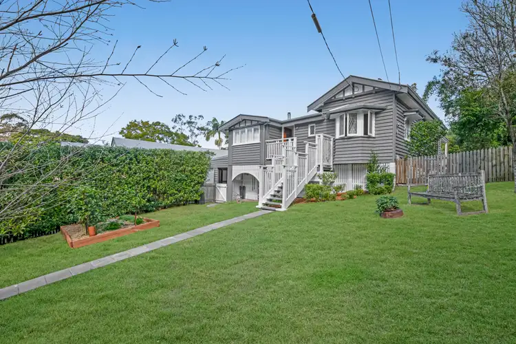 8 Bee Street, Bardon QLD 4065