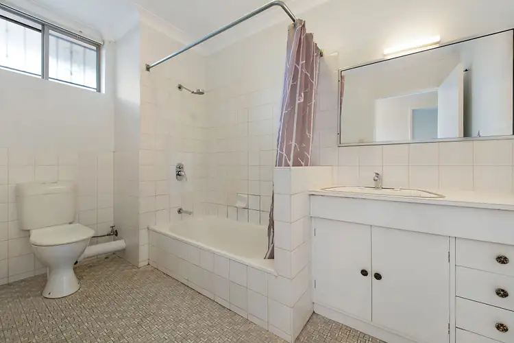 Fifth view of Homely unit listing, 8/117 Chatsworth Road, Coorparoo QLD 4151