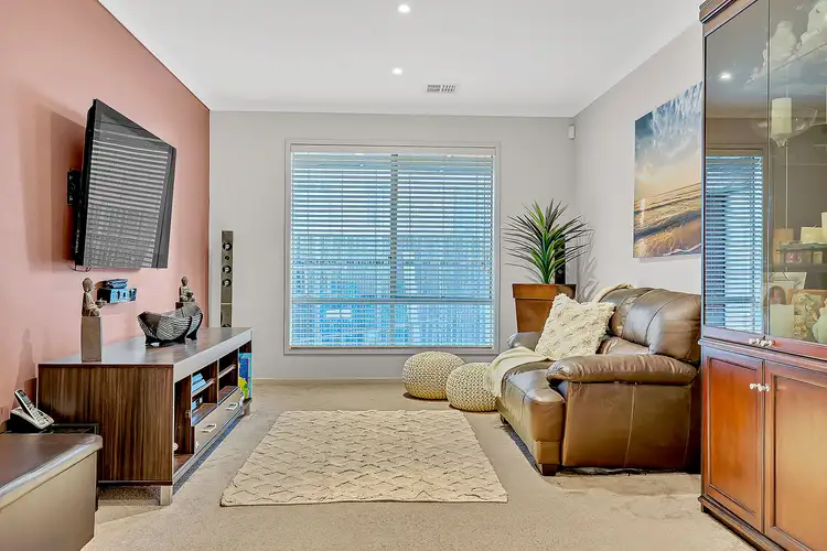 Seventh view of Homely house listing, 10 Eagleview Way, Craigieburn VIC 3064
