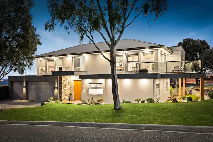 8 Superior Waters, Pakenham VIC 3810