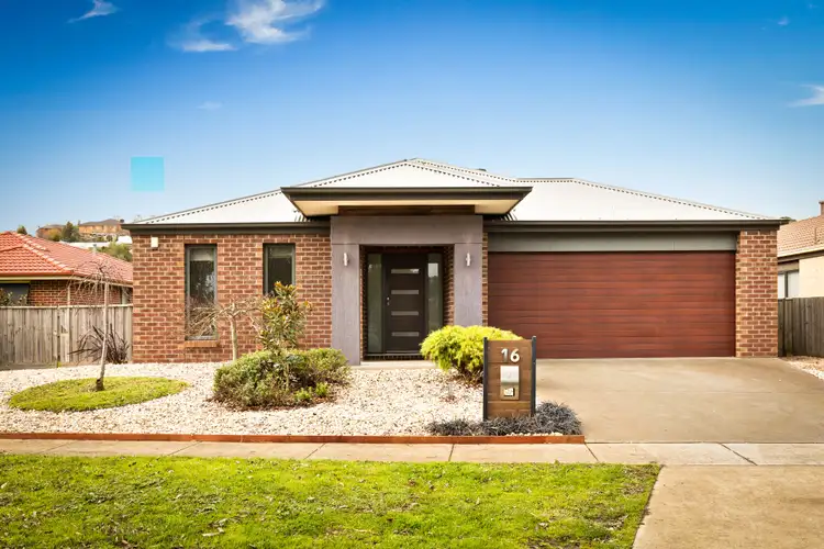 16 Clifford Drive, Drouin VIC 3818