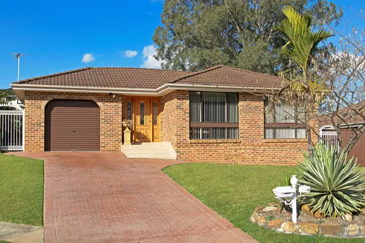18 Opal Place, Bossley Park NSW 2176