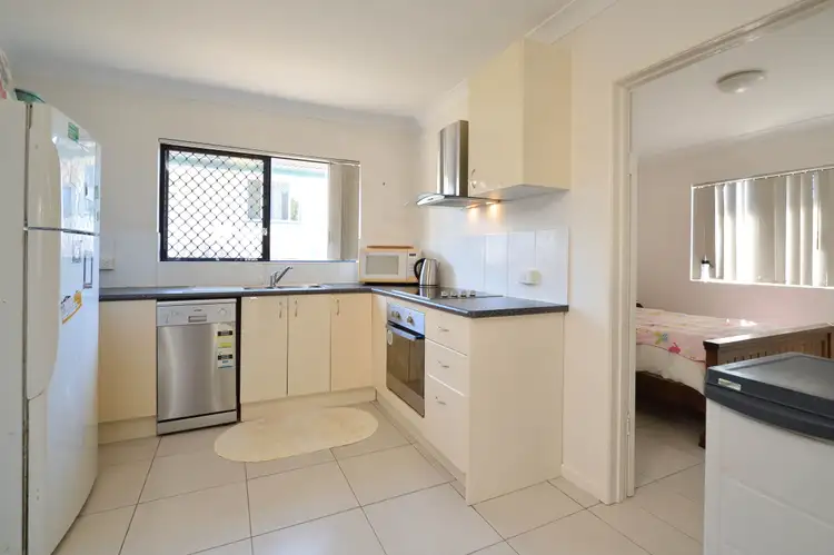 Sixth view of Homely semi-detached listing, 27 Mylne Street, West Gladstone QLD 4680