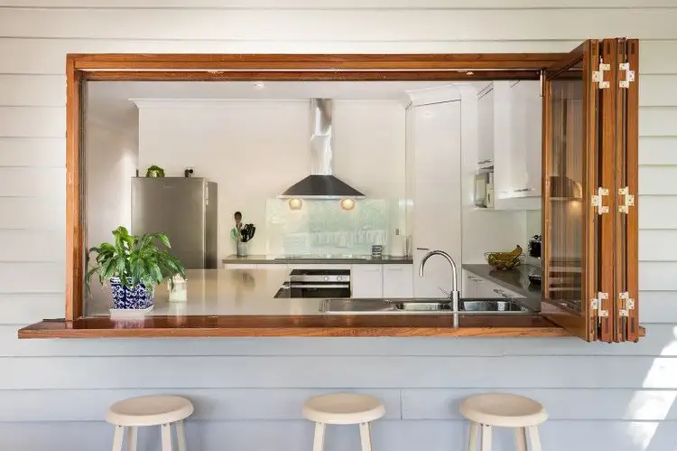 14 Logan Avenue, Oxley QLD 4075