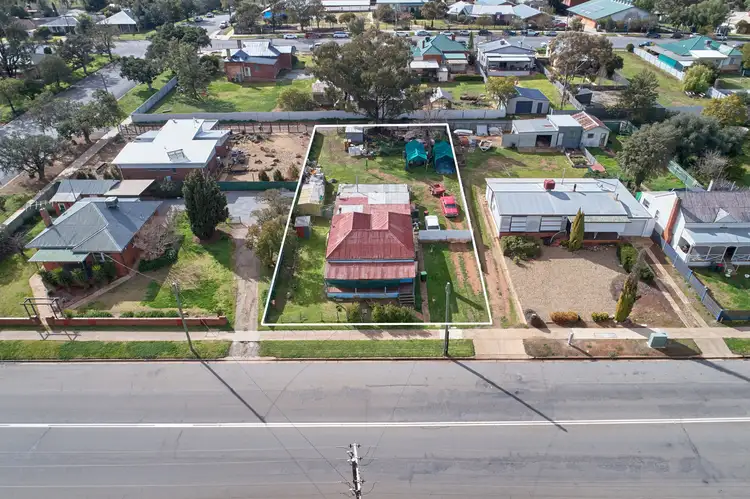 145 Cowabbie Street, Coolamon NSW 2701