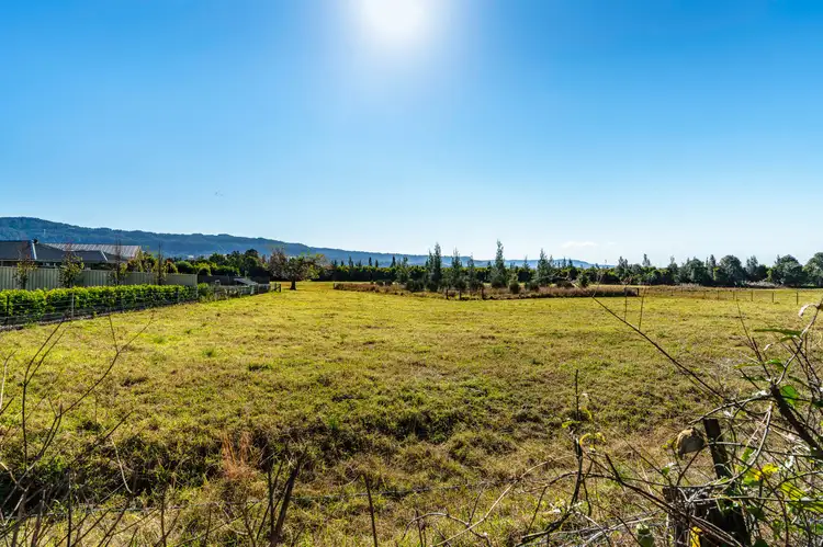 8 Katela Avenue, Bomaderry NSW 2541