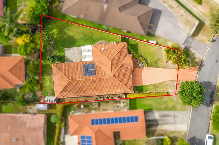 4 Holly Crescent, Windaroo QLD 4207