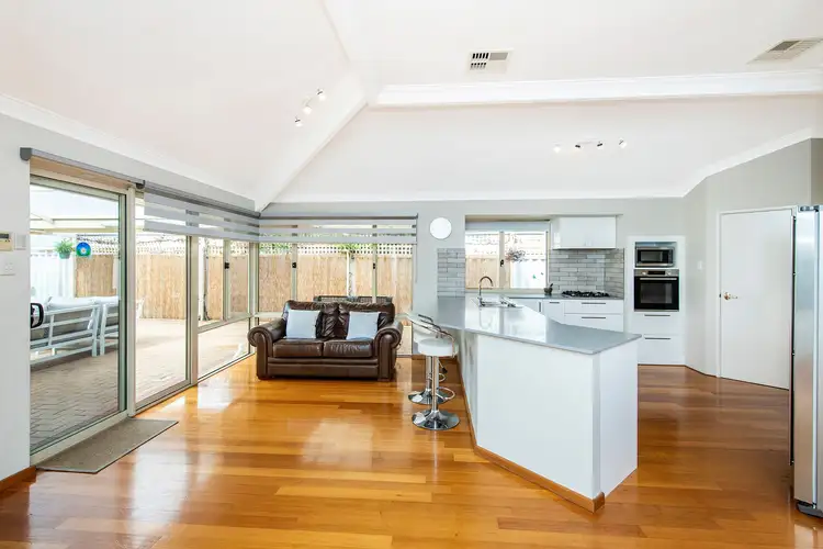 Fourth view of Homely house listing, 8 Venice Retreat, Warnbro WA 6169